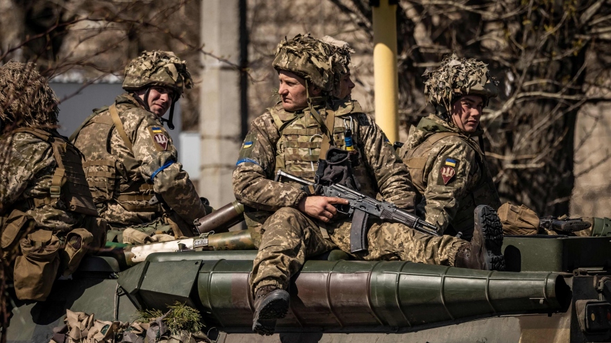 Hỗ trợ vũ khí cho Ukraine, phương Tây rơi vào tình thế tiến thoái lưỡng nan